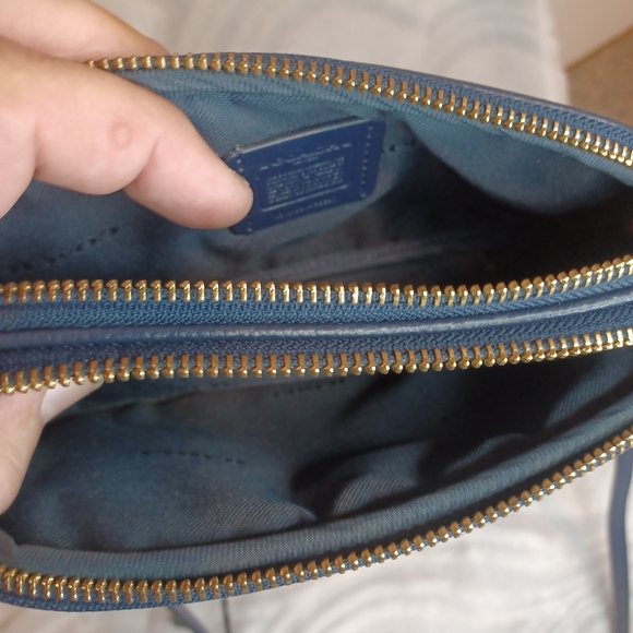 Coach Double zip crossbody navy blue with gold hardwear. EUC 7x4x2.5 - Picture 6 of 7